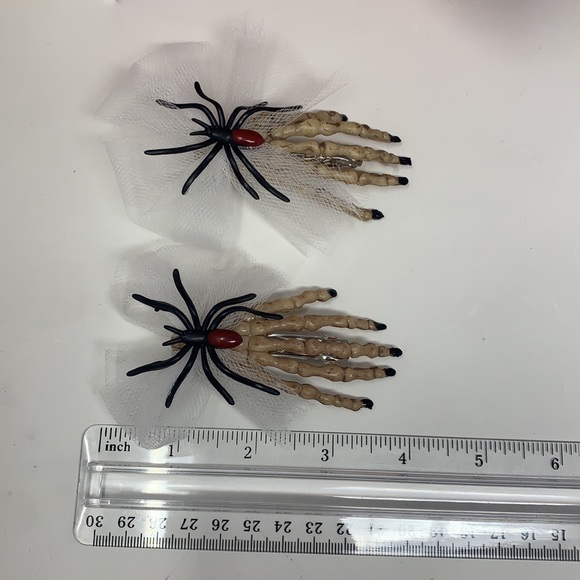3” creepy hair clips skeleton hands with black widow spider 🕷 made by me NEW - Picture 8 of 17